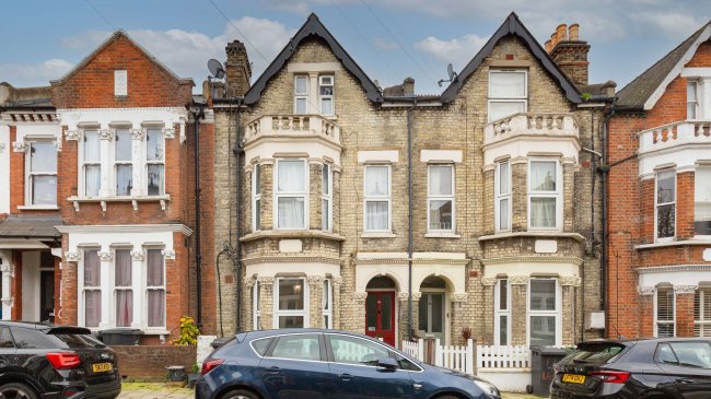 Flat B 58 Hemberton Road, Clapham, London SW9 9LJ 10