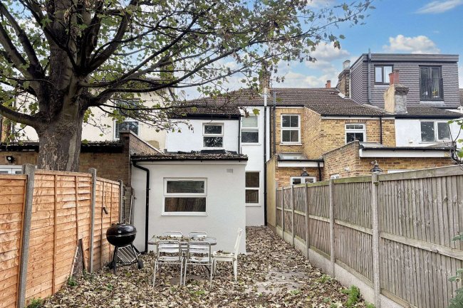 65 Granville Road, Walthamstow, London E17 9BS 9