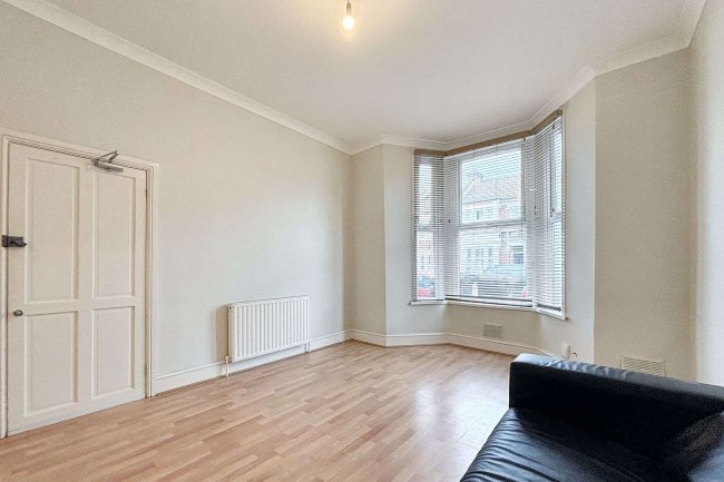 65 Granville Road, Walthamstow, London E17 9BS 9