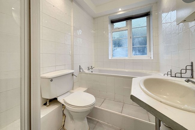 8 Beech Lawns, Finchley, London, N12 9PP 5