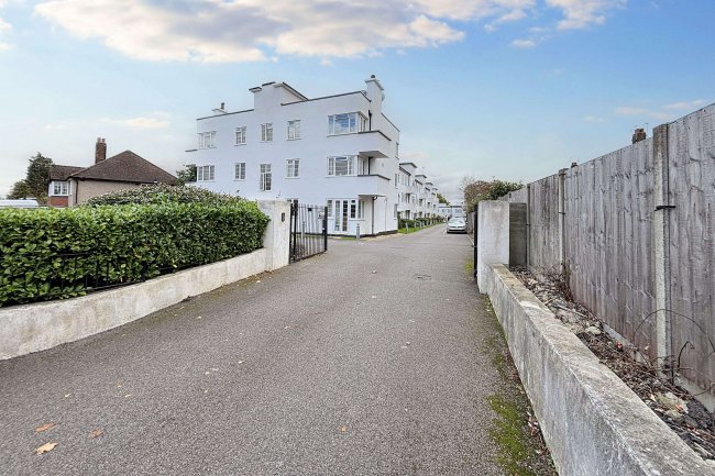 8 Beech Lawns, Finchley, London, N12 9PP 5