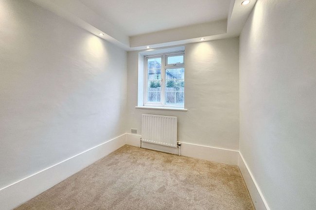 8 Beech Lawns, Finchley, London, N12 9PP 5