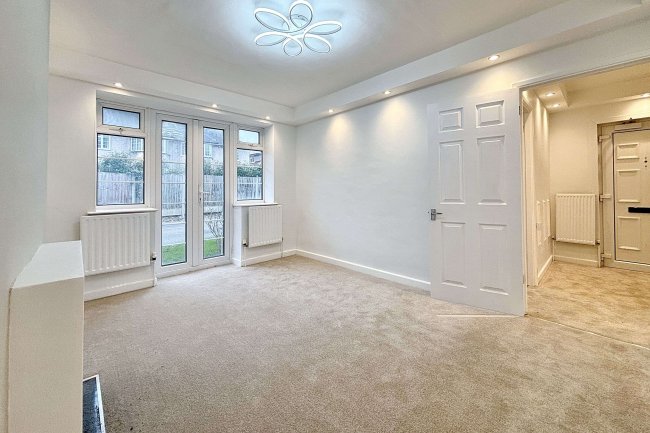 8 Beech Lawns, Finchley, London, N12 9PP 5