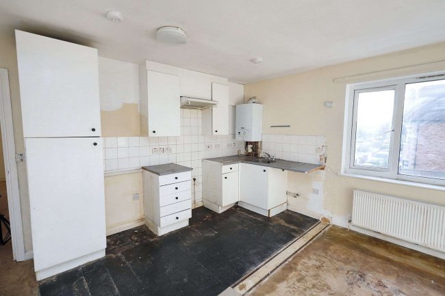 Flat 4 Michelle House, Sinclair Grove, London NW11 9JG 6