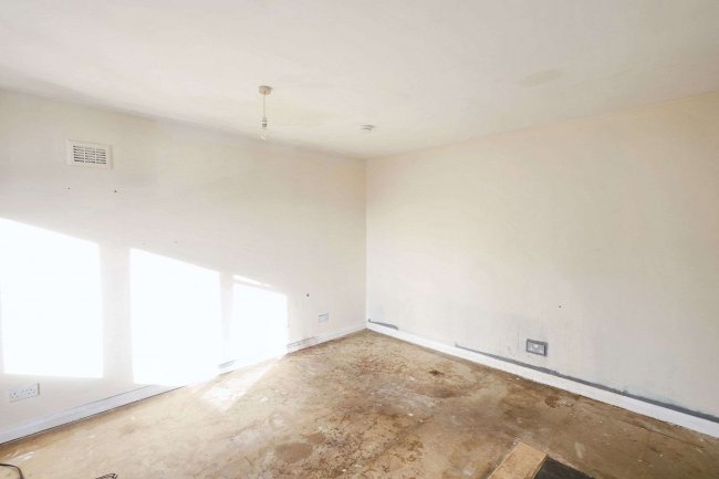 Flat 4 Michelle House, Sinclair Grove, London NW11 9JG 6