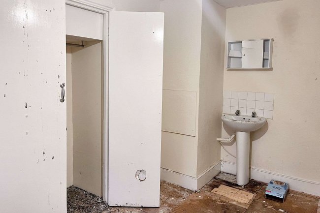 25 Whitworth Road, South Norwood, SE25 6XQ 10