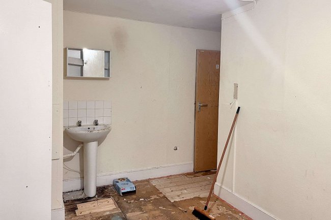 25 Whitworth Road, South Norwood, SE25 6XQ 10