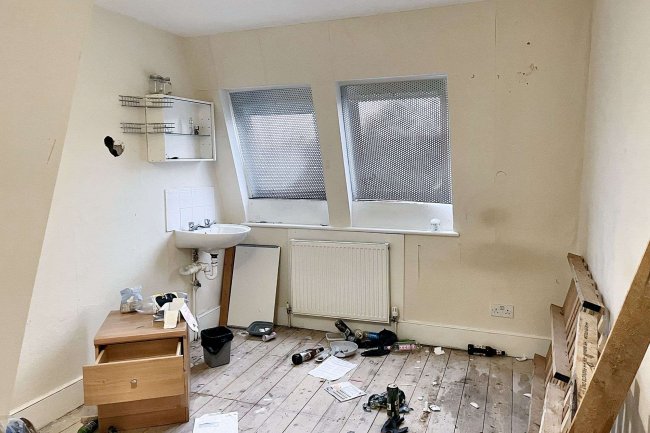 25 Whitworth Road, South Norwood, SE25 6XQ 10