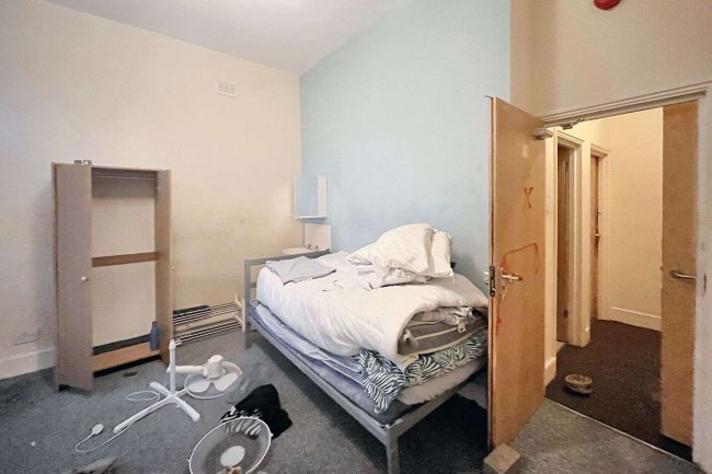 25 Whitworth Road, South Norwood, SE25 6XQ 10