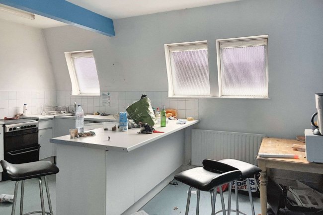 25 Whitworth Road, South Norwood, SE25 6XQ 10