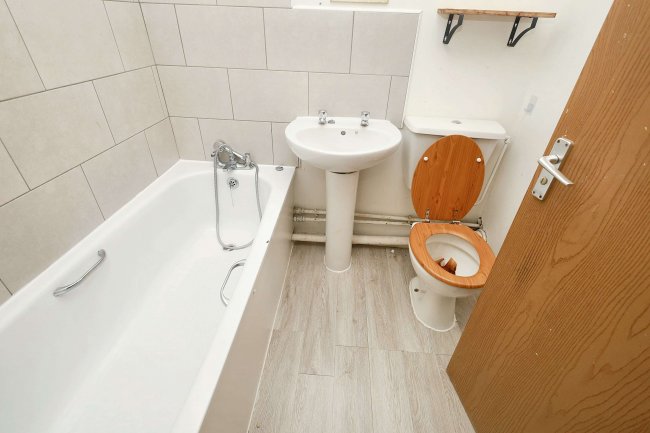 50 Oakside, New Denham, Uxbridge, UB9 4BX 1