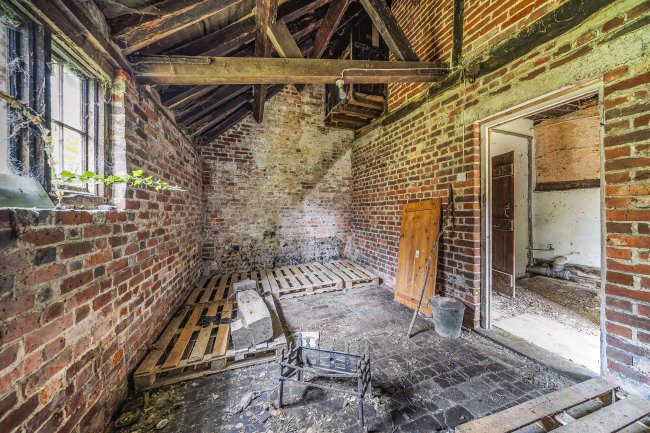 Tappington Hall Farm, Canterbury Road, Denton, Kent, CT4 6RG 6