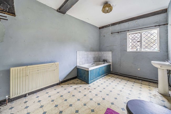 Tappington Hall Farm, Canterbury Road, Denton, Kent, CT4 6RG 6