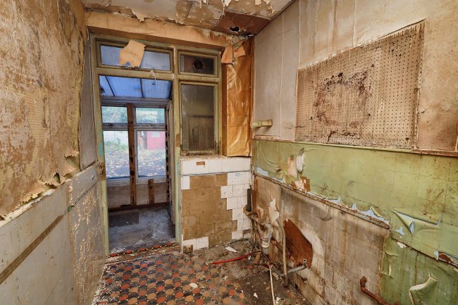 615 Barking Road, East Ham, London, E6 2LW 8