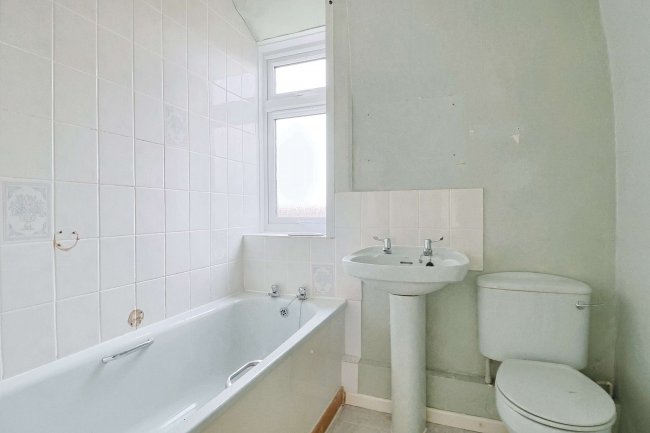 1 Slater Road, Pewsey, Wiltshire, SN9 5EE 10