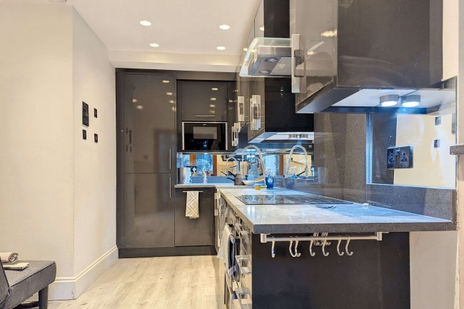 263A Ladbroke Grove, London W10 6HF 7