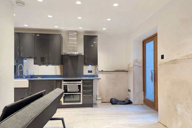 263A Ladbroke Grove, London W10 6HF 7