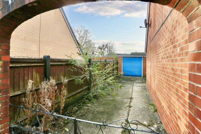 36 Tilstock Crescent, Shrewsbury, Shropshire, SY2 6HJ 8