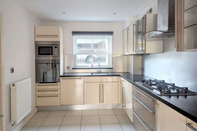 1 Rossiter Close, Norwood, London, SE19 3BB 3