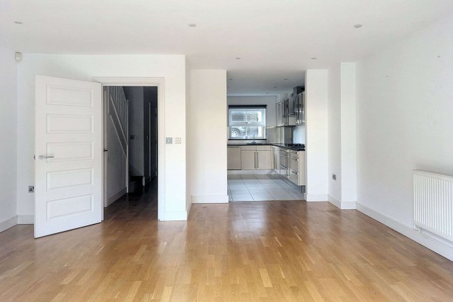 1 Rossiter Close, Norwood, London, SE19 3BB 3