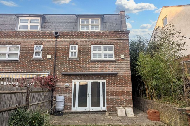 1 Rossiter Close, Norwood, London, SE19 3BB 3