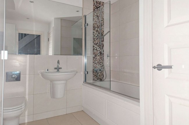 1 Rossiter Close, Norwood, London, SE19 3BB 3