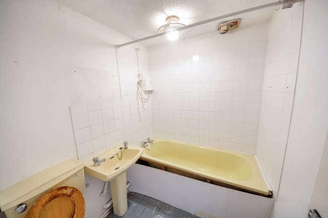 27 Hardwicke Place, London Colney, St Albans, AL2 1PX 2