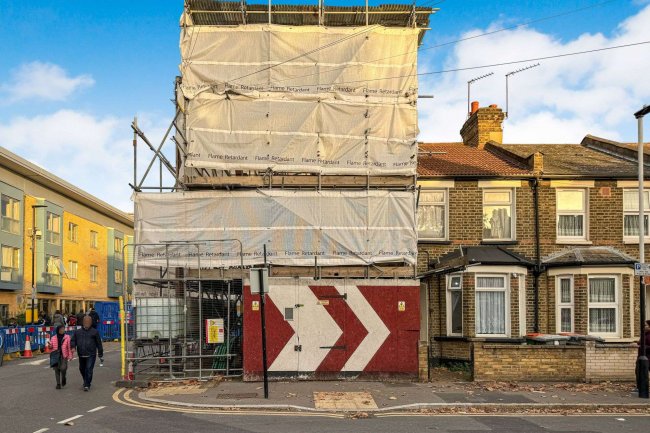 39 Wellington Road, East Ham, London E6 2RQ 9