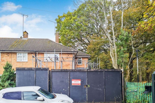 10 Saxon Close, Brentwood, Essex CM13 2EU 1