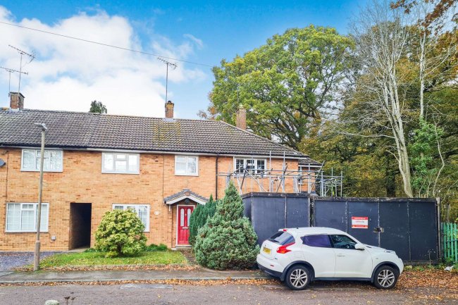 8 Saxon Close, Brentwood, Essex CM13 2EU 10