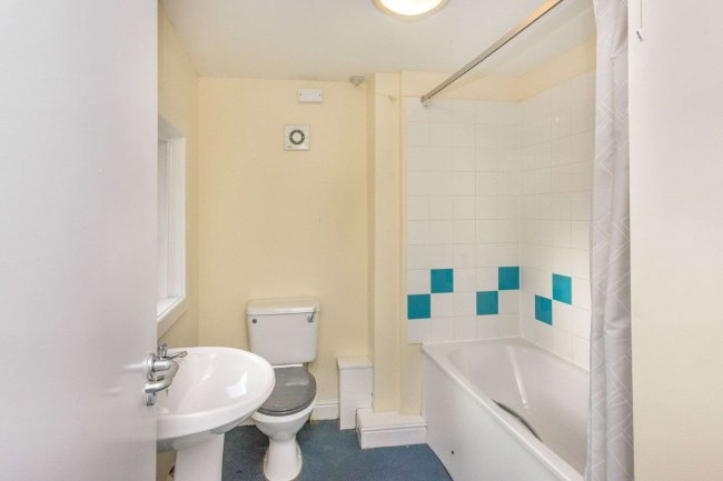 2 Hoxton Road, Scarborough, YO12 7ST 5