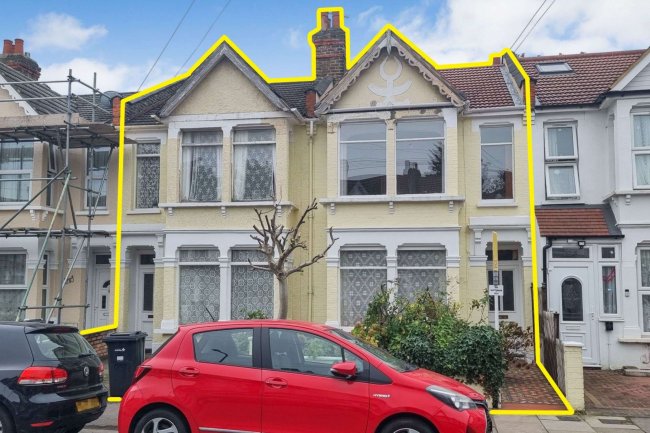 226/228 Kingston Road, Ilford, Essex, IG1 1PG 4