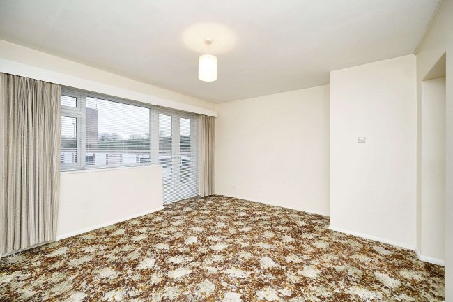 2 Dollis Court, Guilford Road, Farnham, Surrey GU9 9QE 2