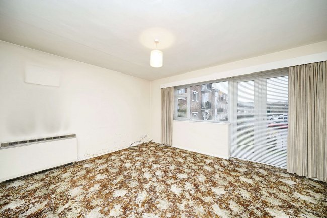 2 Dollis Court, Guilford Road, Farnham, Surrey GU9 9QE 2