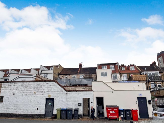 101 High Street, New Malden, KT3 4BW 8