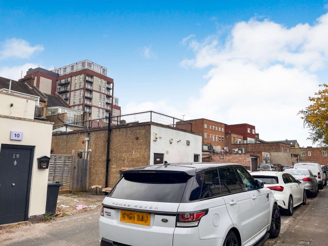 101 High Street, New Malden, KT3 4BW 8