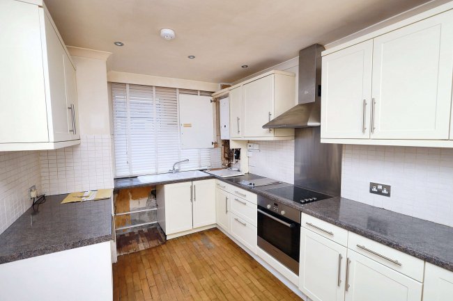 1 Bradbury Close, Southall, Middlesex, UB2 4JZ 10