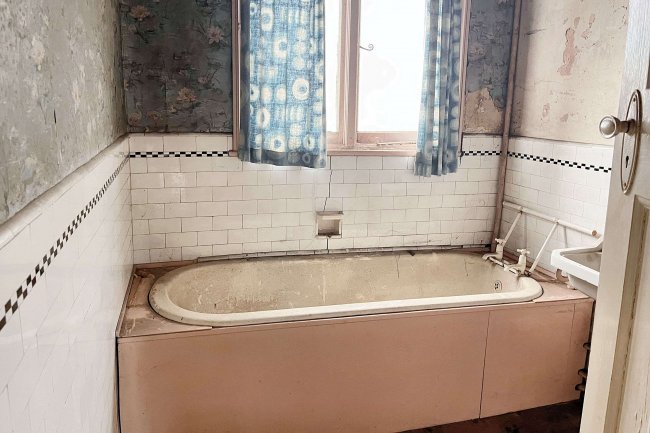 406 Hanworth Road, Hounslow TW3 3SN 2