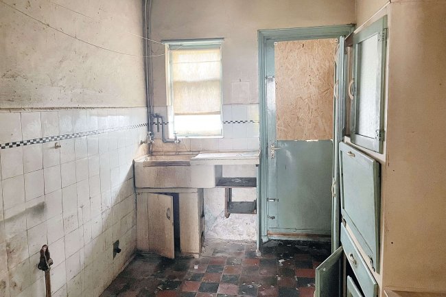 406 Hanworth Road, Hounslow TW3 3SN 2