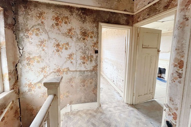 406 Hanworth Road, Hounslow TW3 3SN 2