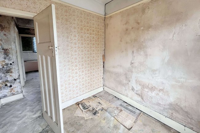 406 Hanworth Road, Hounslow TW3 3SN 2