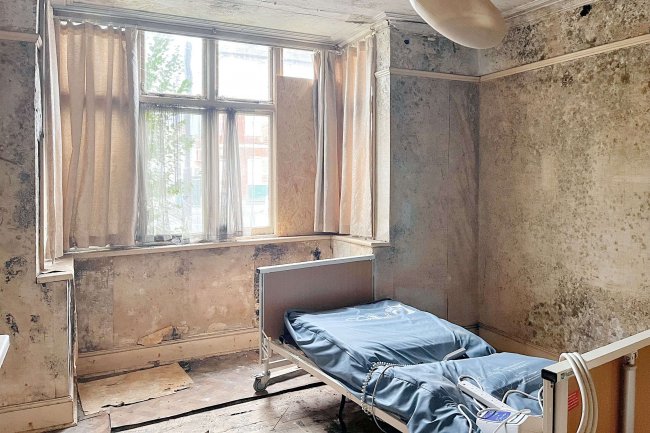 406 Hanworth Road, Hounslow TW3 3SN 2