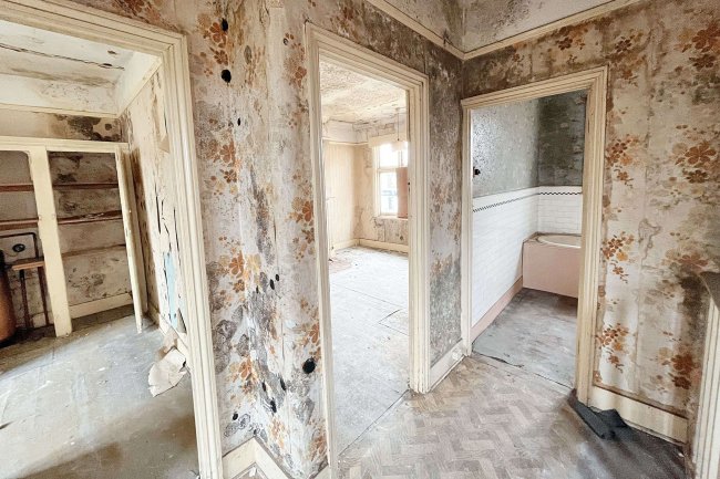 406 Hanworth Road, Hounslow TW3 3SN 2