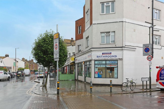 373-375 Durnsford Road, London SW19 8EF 9