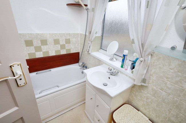 7 Middleton Avenue, Greenford, Middlesex, UB6 8BA 7