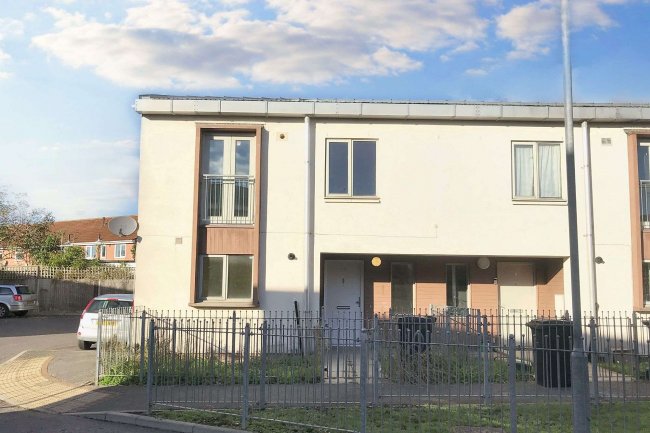 10 Broxburn Court, Broxburn Drive, South Ockenden, RM15 5PD 4