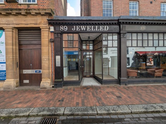 89 High Street, Godalming, Surrey GU7 1AW 6