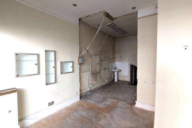 89 High Street, Godalming, Surrey GU7 1AW 6