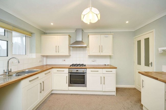 32 Greenlea Avenue, Bognor Regis, W. Sussex, PO21 3LL 5