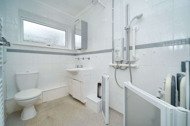 32 Greenlea Avenue, Bognor Regis, W. Sussex, PO21 3LL 5